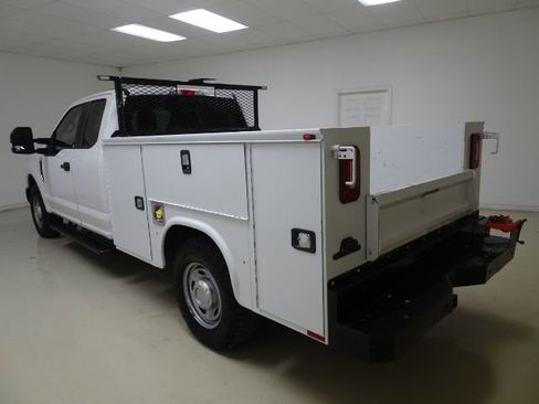 Used 2019 Ford F250 XL w/ Power Equipment Group image 4