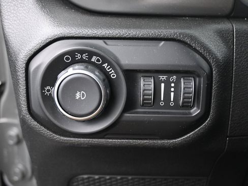 Used 2020 Jeep Wrangler Unlimited Sahara w/ Cold Weather Group AWD/4WD image 12