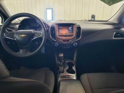 Used 2017 Chevrolet Cruze LT FWD image 9