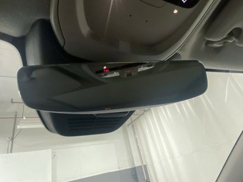 Used 2025 Volvo XC40 B5 Core image 27