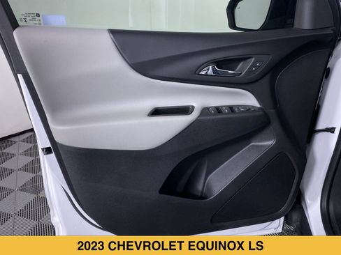 Used 2023 Chevrolet Equinox LS w/ LS Convenience Package FWD image 11