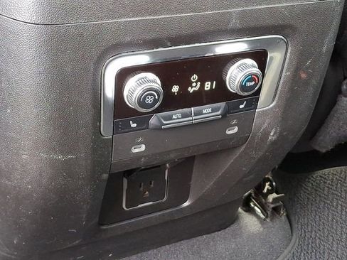 Used 2022 GMC Yukon XL Denali image 11