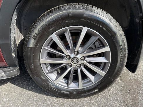Used 2018 Toyota Highlander XLE FWD image 21
