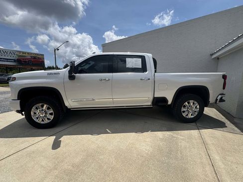Used 2025 Chevrolet Silverado 2500 High Country w/ Technology Package AWD/4WD image 2