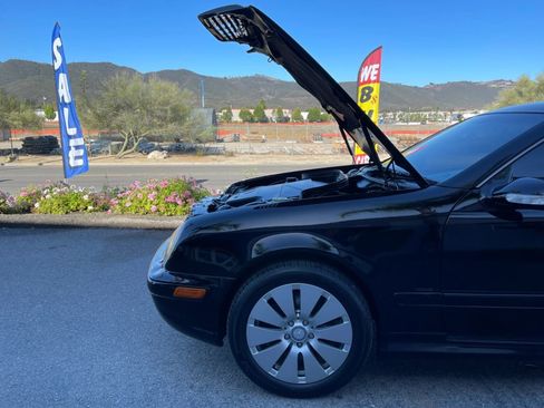 Used 2001 Mercedes-Benz CLK 55 AMG Coupe image 31