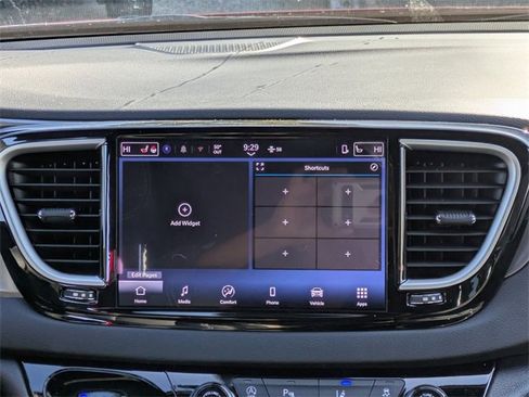 New 2025 Chrysler Voyager LX image 18