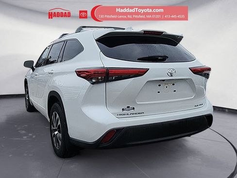 Certified 2022 Toyota Highlander XLE image 3