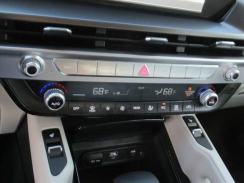 Used 2024 Kia Telluride S image 23