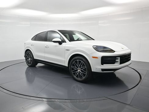 Certified 2026 Porsche Cayenne E-Hybrid Coupe AWD/4WD image 32