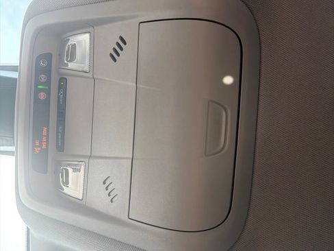 Used 2022 Chevrolet Blazer LT FWD image 12