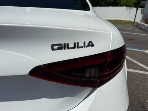 Used 2017 Alfa Romeo Giulia RWD image 5