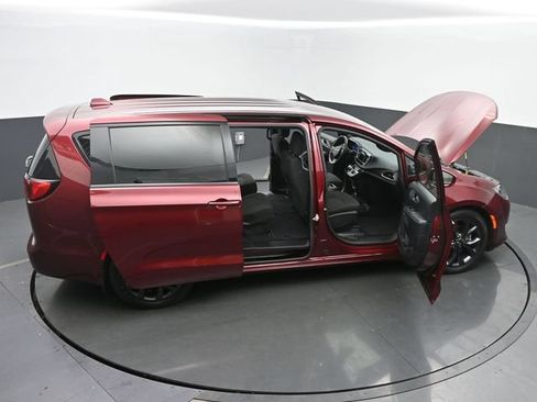 Used 2020 Chrysler Pacifica Touring w/ S Appearance Package FWD image 63