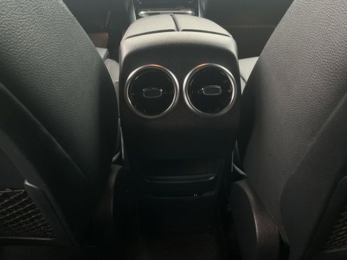 Used 2025 Mercedes-Benz GLA 250 image 12