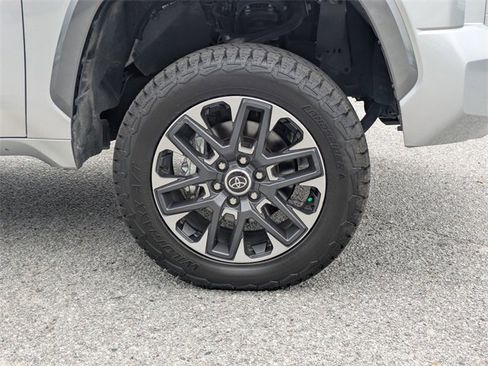 Used 2024 Toyota Tundra Limited image 11