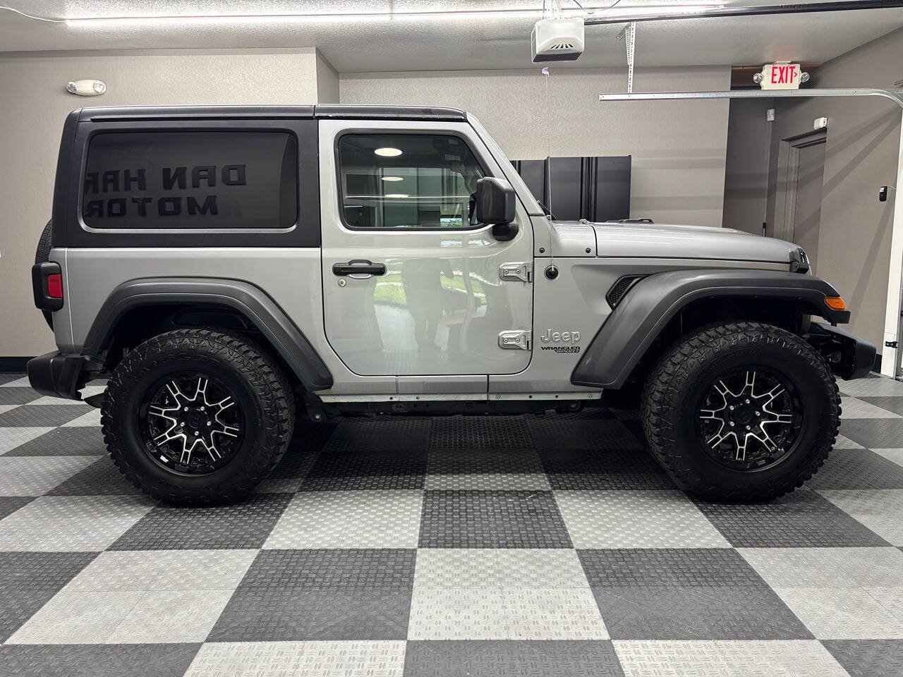 Used 2018 Jeep Wrangler Sport AWD/4WD image 6