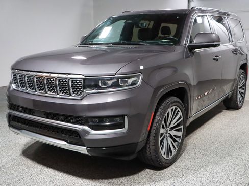 Used 2022 Jeep Grand Wagoneer Series III AWD/4WD image 36