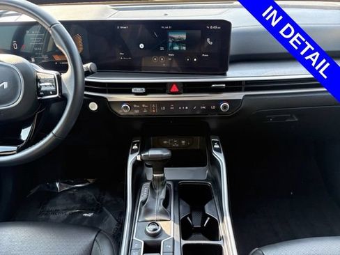 Used 2025 Kia Sorento S FWD image 11