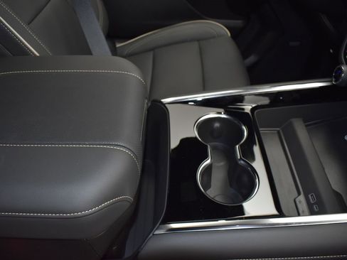 New 2025 Chevrolet Suburban Premier image 28