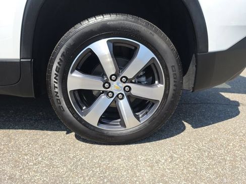 Used 2023 Chevrolet Traverse LT w/ LT Premium Package AWD/4WD image 31