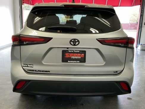 Certified 2024 Toyota Highlander LE image 2