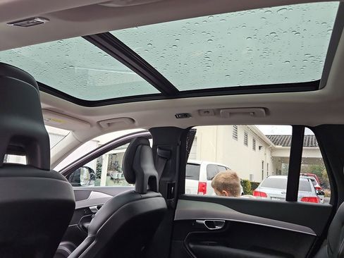 Used 2022 Volvo XC90 T5 Momentum w/ Climate Package image 24