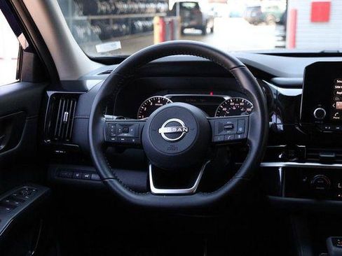 Used 2025 Nissan Pathfinder SV FWD image 25