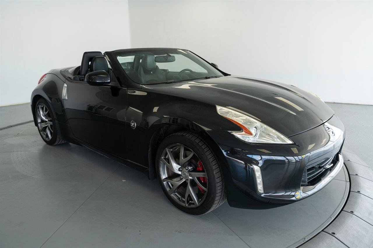 Used 2016 Nissan 370Z Touring Sport RWD image 2