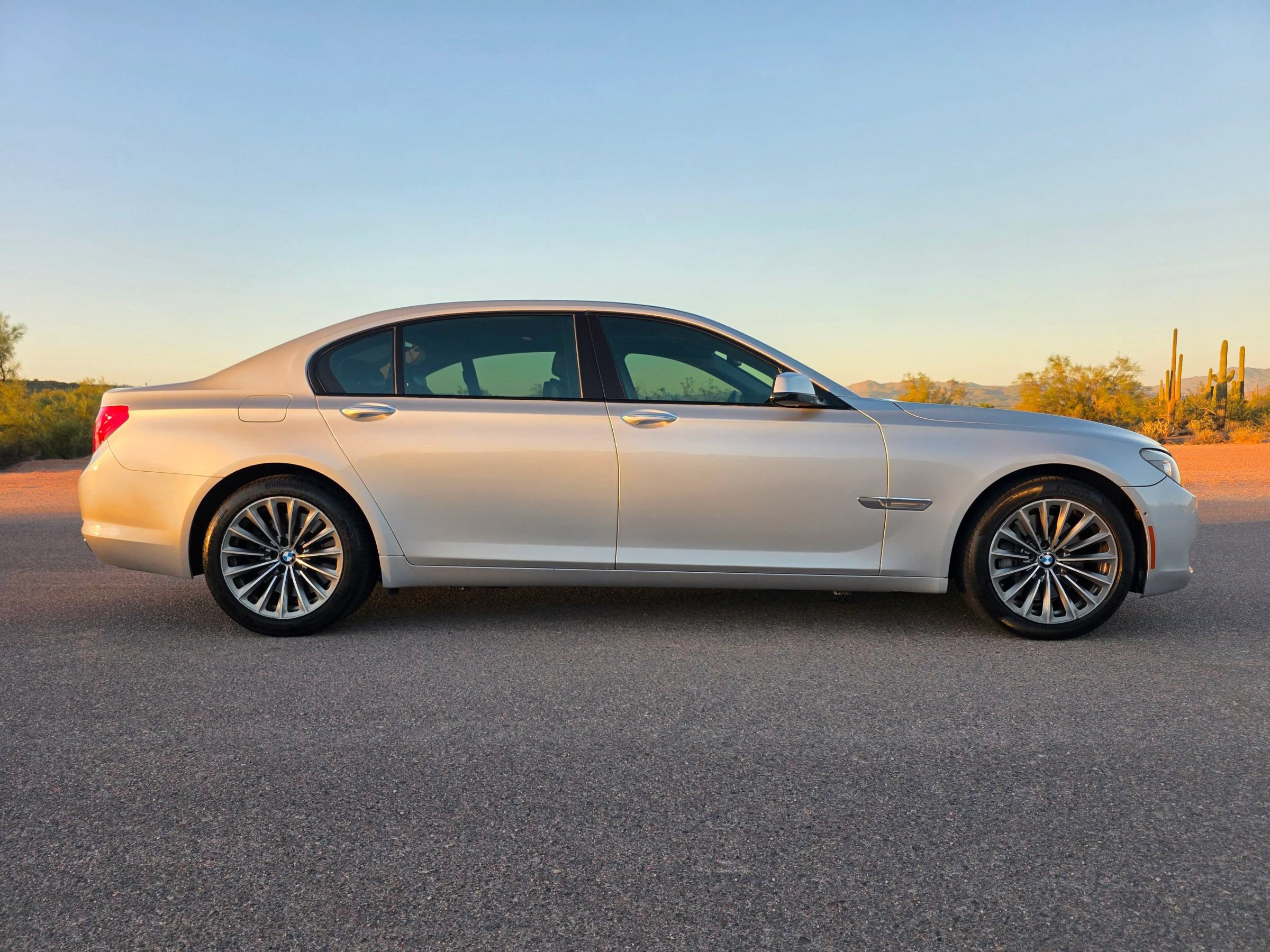 Used 2009 BMW 750Li w/ Sport Pkg RWD image 5