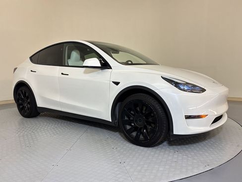 Used 2024 Tesla Model Y Long Range image 7