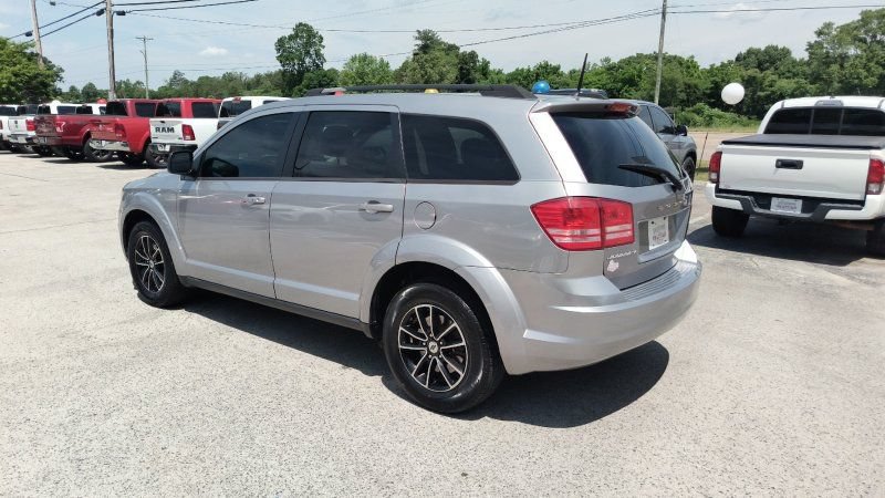 Used 2018 Dodge Journey SE w/ Blacktop Package FWD image 3