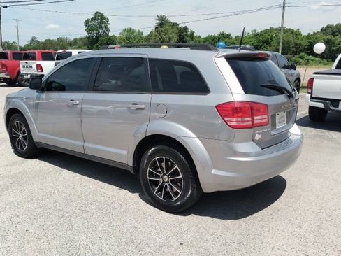 Used 2018 Dodge Journey SE w/ Blacktop Package FWD image 3
