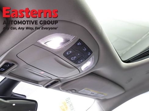 Used 2023 Chrysler Pacifica Limited FWD image 21