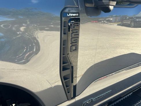 Used 2024 Ford F250 Lariat w/ Sport Appearance Package image 20