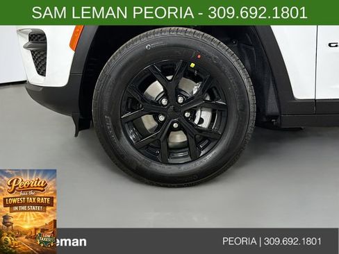 New 2025 Jeep Grand Cherokee Altitude image 29