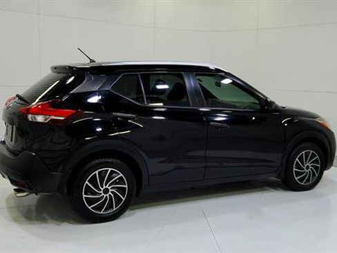 Used 2019 Nissan Kicks S FWD image 8