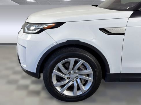 Used 2020 Land Rover Discovery HSE image 11