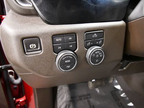 Used 2024 Chevrolet Silverado 1500 RST AWD/4WD image 19