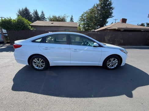 Used 2016 Hyundai Sonata SE w/ Cargo Package FWD image 4