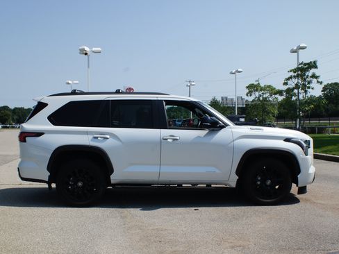 Used 2025 Toyota Sequoia Limited AWD/4WD image 21