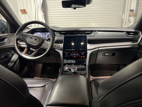 Used 2024 Jeep Grand Cherokee L Limited w/ Luxury Tech Group II image 15