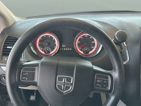 Used 2018 Dodge Grand Caravan SE FWD image 12