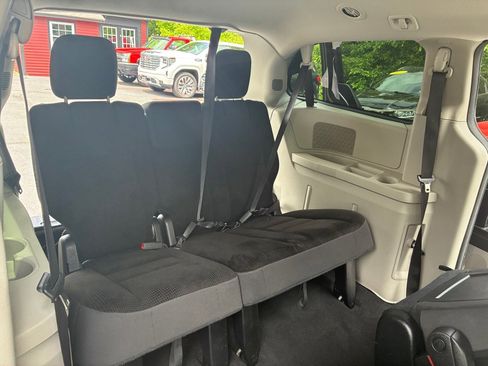 Used 2019 Dodge Grand Caravan SE FWD image 21