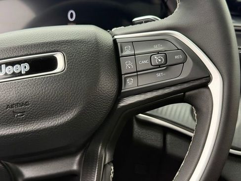 Used 2025 Jeep Grand Cherokee L Altitude AWD/4WD image 11