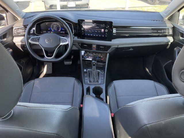 Used 2025 Volkswagen Jetta SE FWD image 10