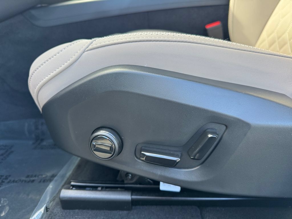 Certified 2026 Volvo XC60 B5 Plus AWD/4WD image 14
