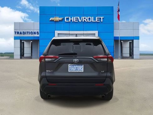 Used 2022 Toyota RAV4 LE FWD image 8