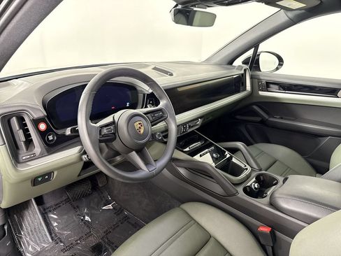Certified 2024 Porsche Cayenne AWD/4WD image 4