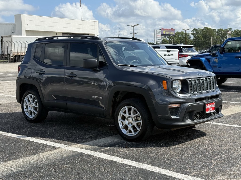 Certified 2022 Jeep Renegade Latitude AWD/4WD image 3