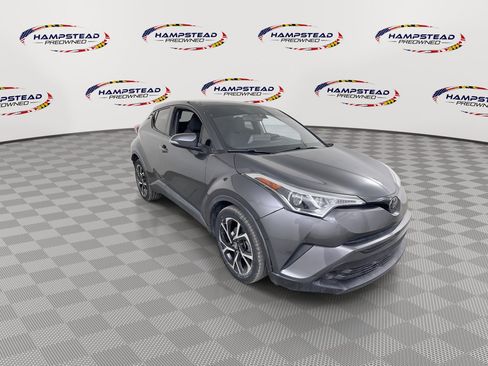 Used 2019 Toyota C-HR XLE FWD image 2