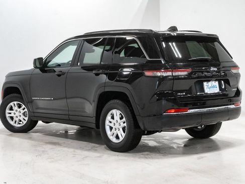 Used 2024 Jeep Grand Cherokee Laredo AWD/4WD image 28